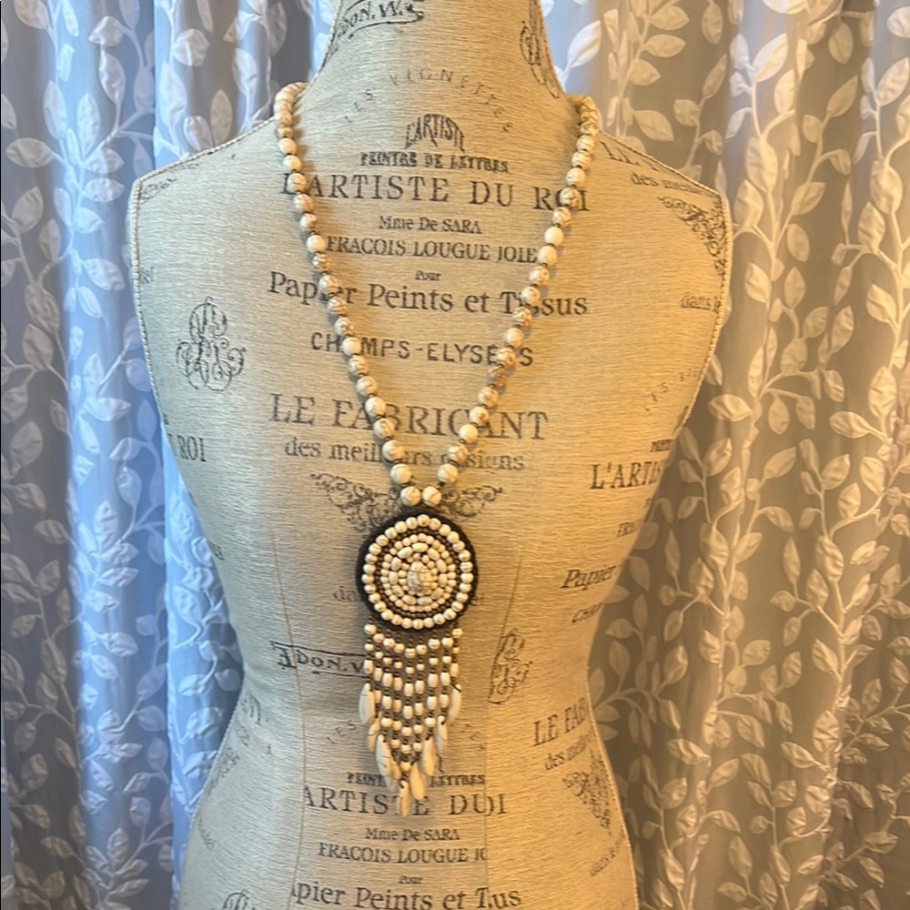 Elegant Beaded Necklace with Pendant